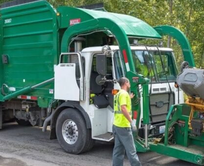 Junk removal service in Orlando clearing out household clutter