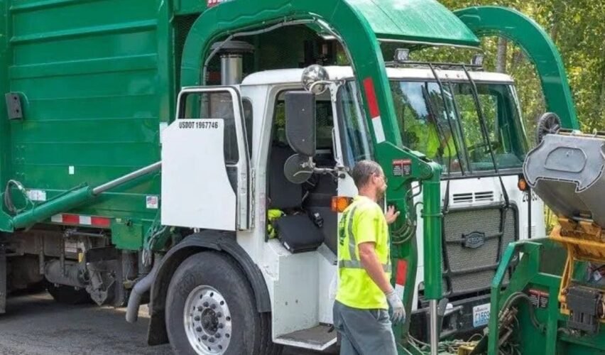 Junk removal service in Orlando clearing out household clutter